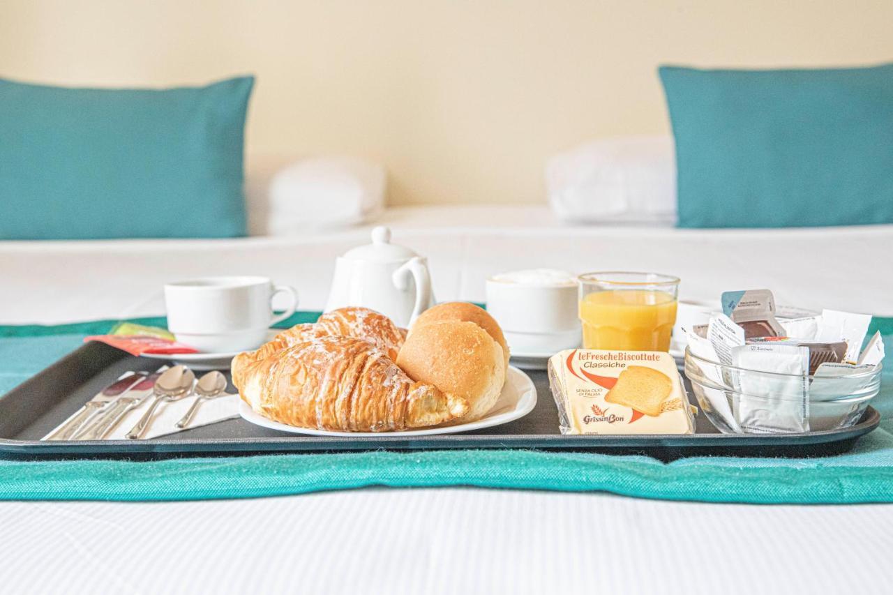 ローマ レジデンツァ カストレンセ Bed & Breakfast エクステリア 写真