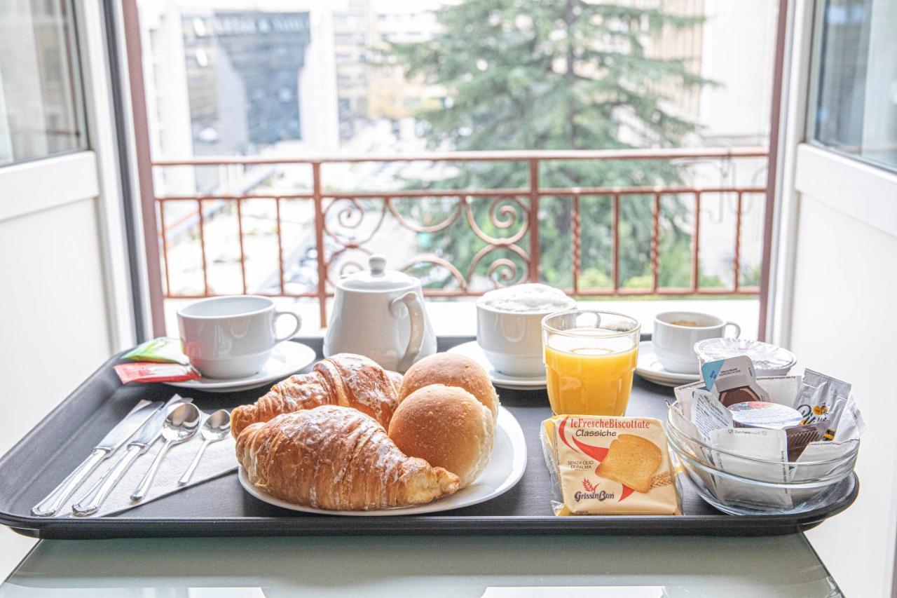 ローマ レジデンツァ カストレンセ Bed & Breakfast エクステリア 写真